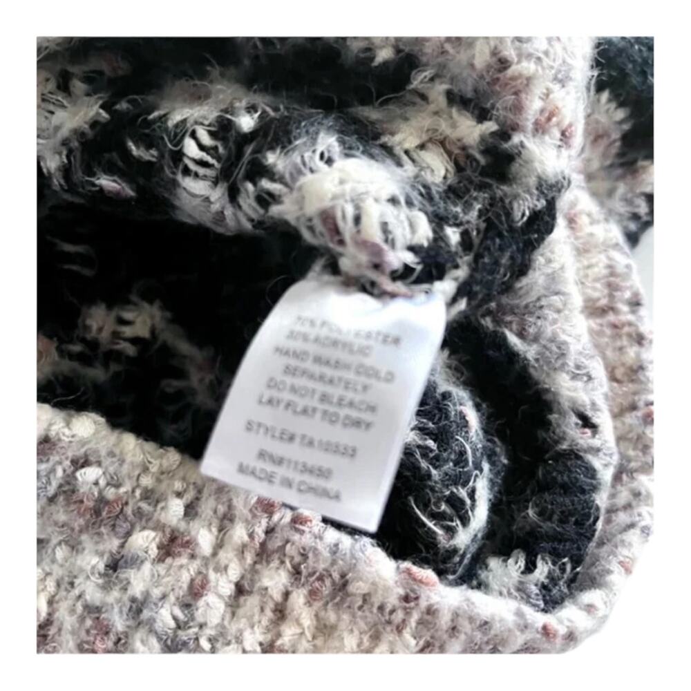 Lulumari ecru black chunky geometric print fuzzy sweater S/M - Picture 4 of 5